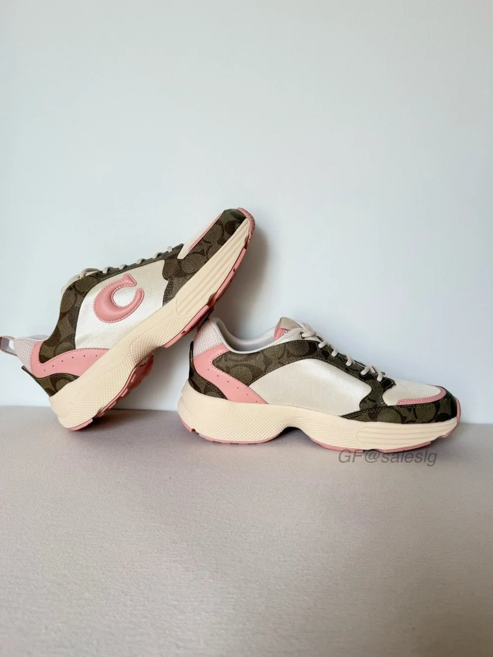 NWT Coach C275 Tech lady’s Runner Sneaker Pink Signature size 11B CI071